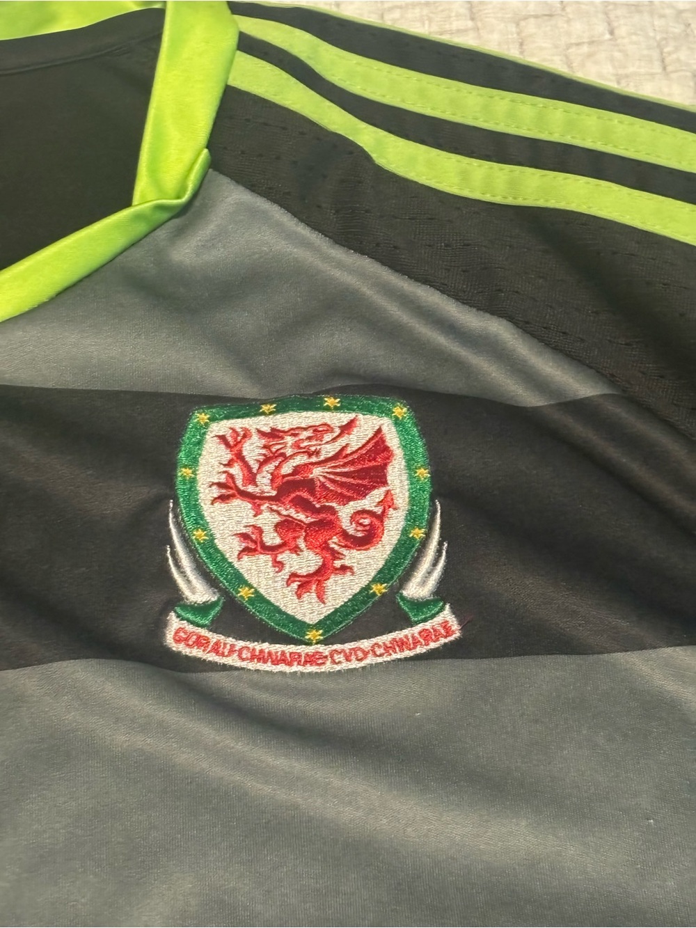 Vintage Wales Adidas Soccer Jersey Size XL - Picture 3 of 7